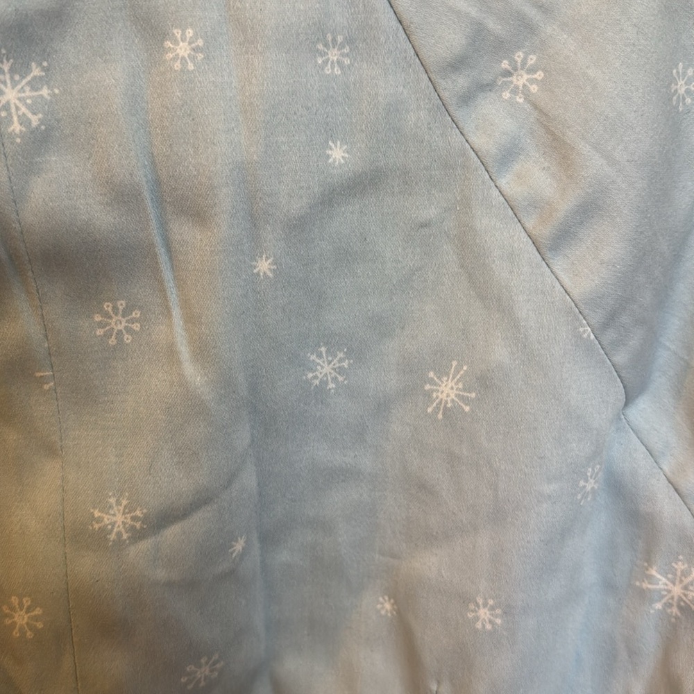 Beautiful Pinup Couture Snowflake top - Picture 4 of 4
